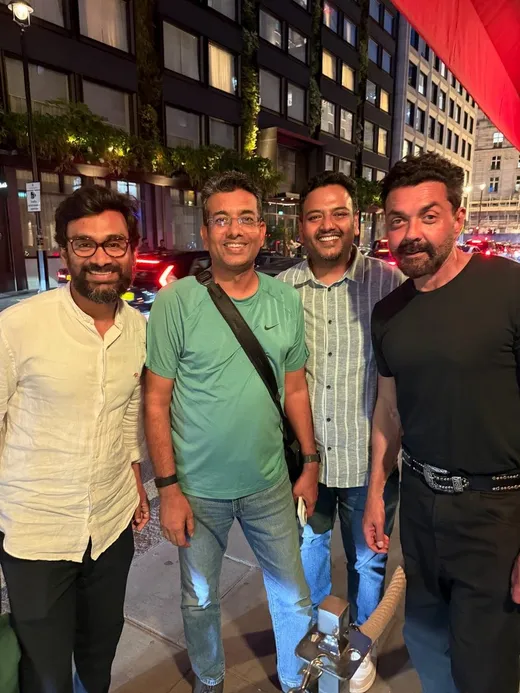 3 IIFM Alumni with 1 Honorary Alum@London 😁 From left to right- Me,Santosh(Intellecap/PFM 2006)Srey(Energiva Ventures/PFM 2008) & Lord Bobby (Honorary Alum!)