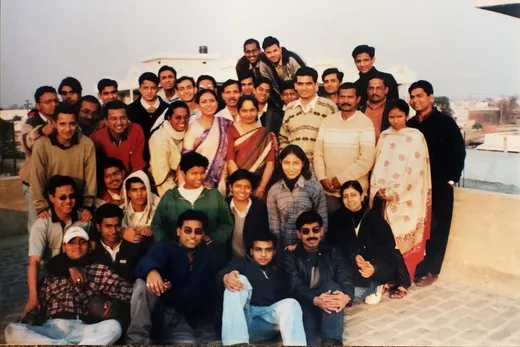 Pitstop at Meerut, my home, Dec 2000 – our full batch with my parents