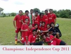Darshan posing with Independence Cup along with his teammates