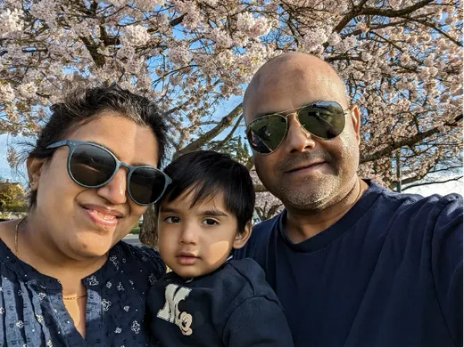 Family outing to see cherry blossoms