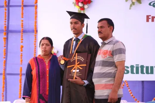 Proud moments of convocation and gold medal with Parents :)