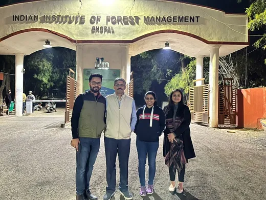 With [Mr. Amit Arora](https://www.linkedin.com/in/amit-arora-90988816/), Sr. Financial Inclusion Specialist, The World Bank Group, Ms. [Niyati Dhurve](https://www.linkedin.com/in/niyati-dhurve-9967b870/) and Ms. [Srashti Singhal](https://www.linkedin.com/in/srashti-singhal-modh-9044b640/), Resident Advisors, IFC