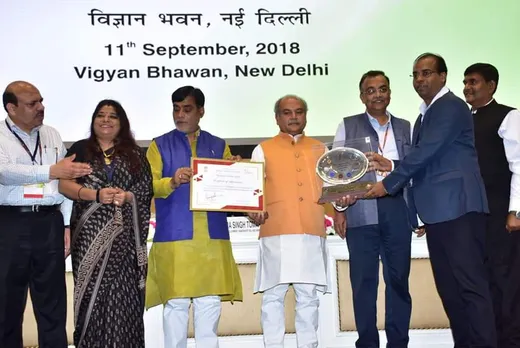 Receiving Award for PMAYG along with 17 awards Chhattisgarh bagged in 2017