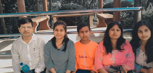 Raj Kumar, his elder daughter Nandani Thakur, son Rishi Raj Thakur, wife Suman Thakur and younger daughter Janbi Thakur ( from right to left in family photo)