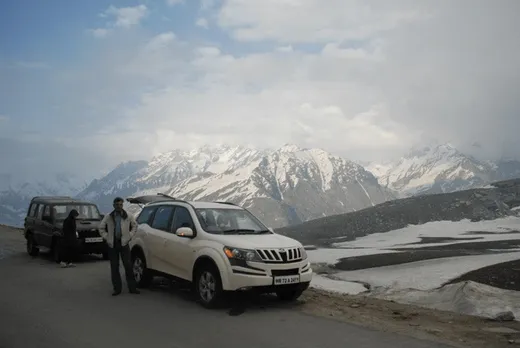 At Tanglang La pass between Manali and Leh