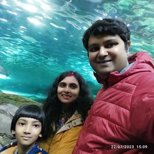 With wife Lahari Chatterji and daughter Nirjhorini Mahalanabish at Sydney Sealife